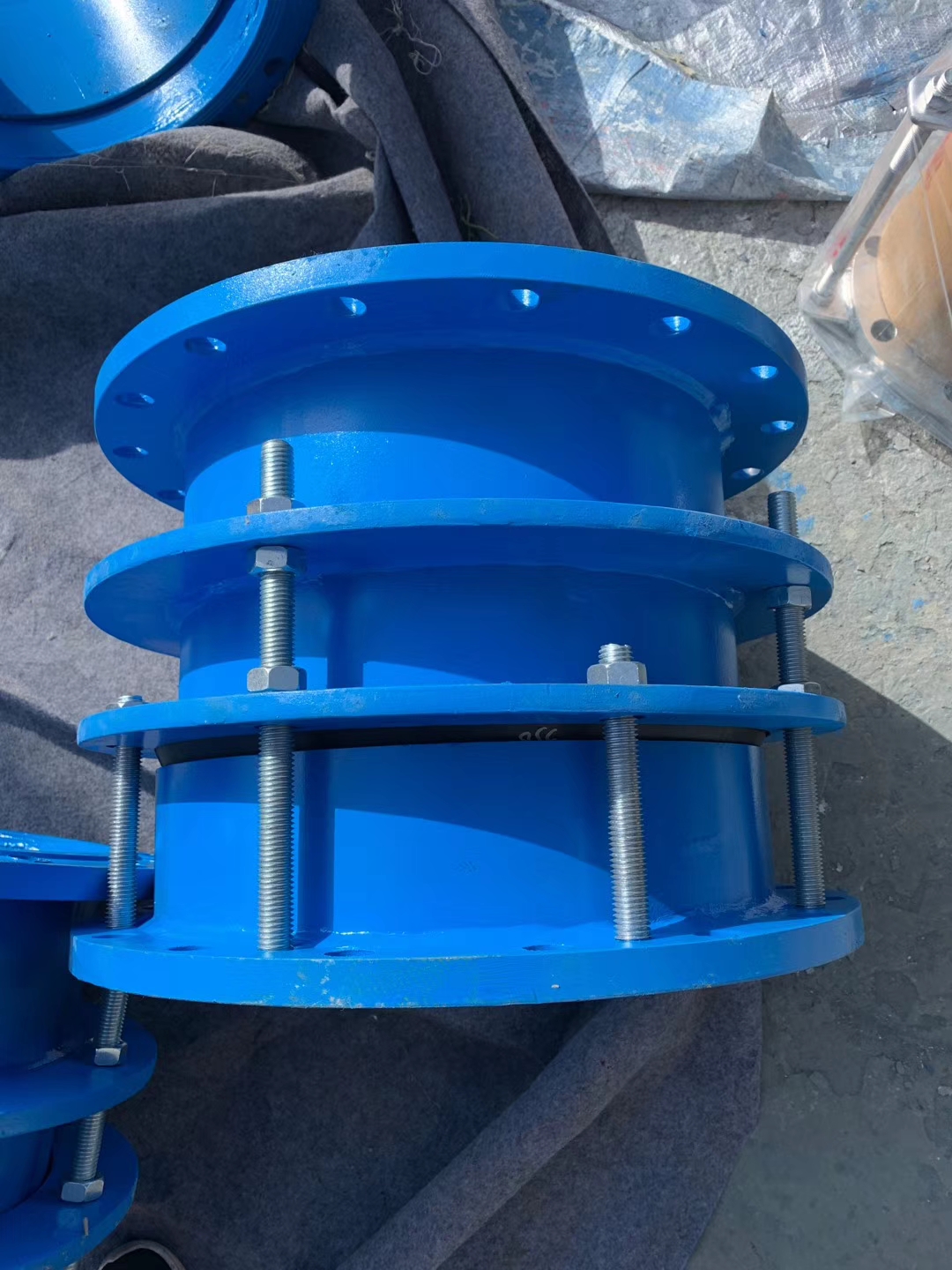 内衬陶瓷耐磨钢制管道伸缩器不锈钢伸缩节的大作用