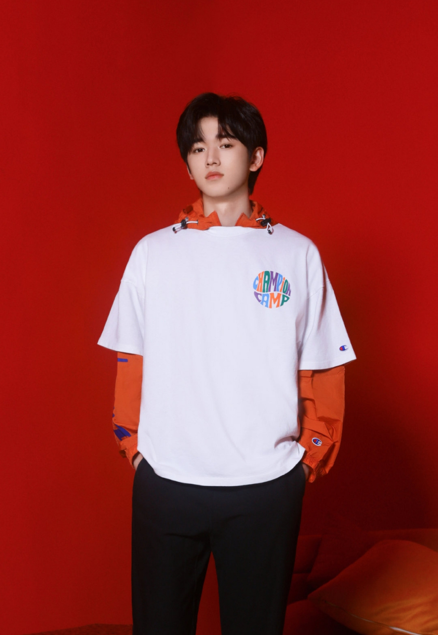 看好宋亚轩这个衣服了,有人get同款了吗#时代少年团