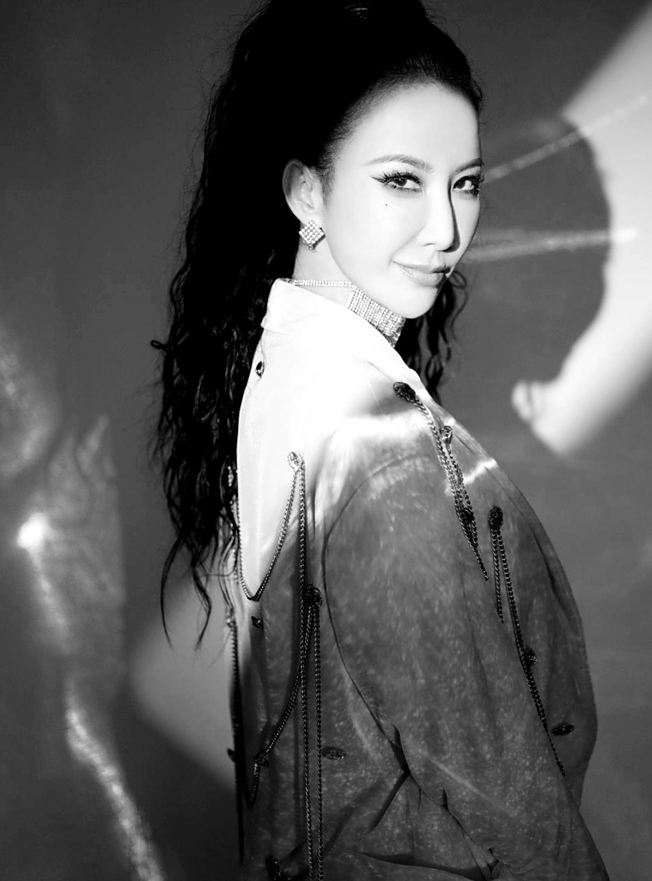 coco李玟因抑郁症轻生去世#  和哥哥一样的方式,增加了婚姻方面的