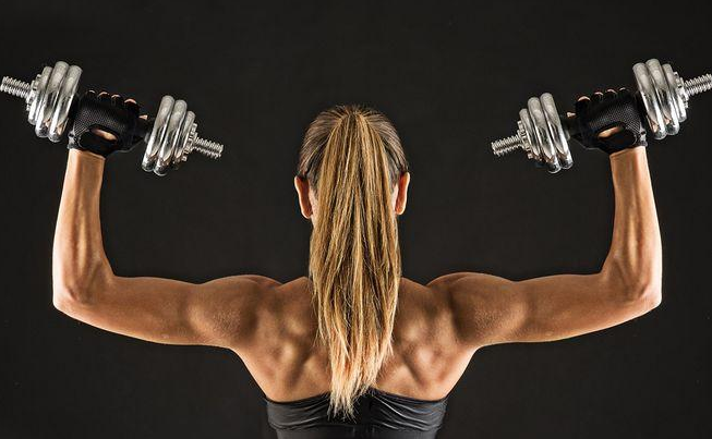 作为中国健身队亚军的她,身材迷人,同款"蝴蝶背"你也可以拥有