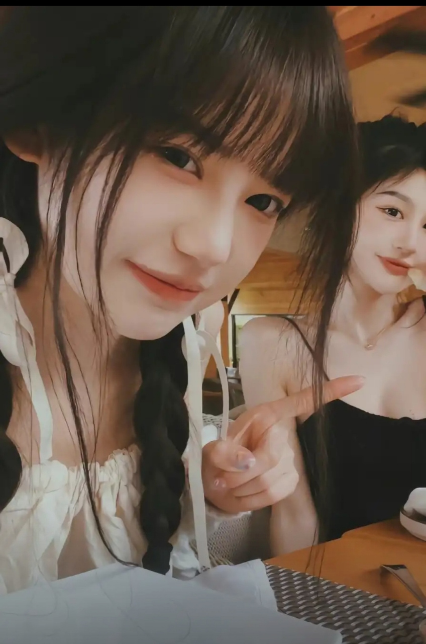 为什么很多男生喜欢吃女生的口水,而男生还不觉得恶心.是吗?