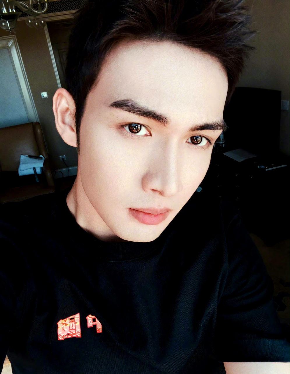 张彬彬换发型了,这个造型怎么样?