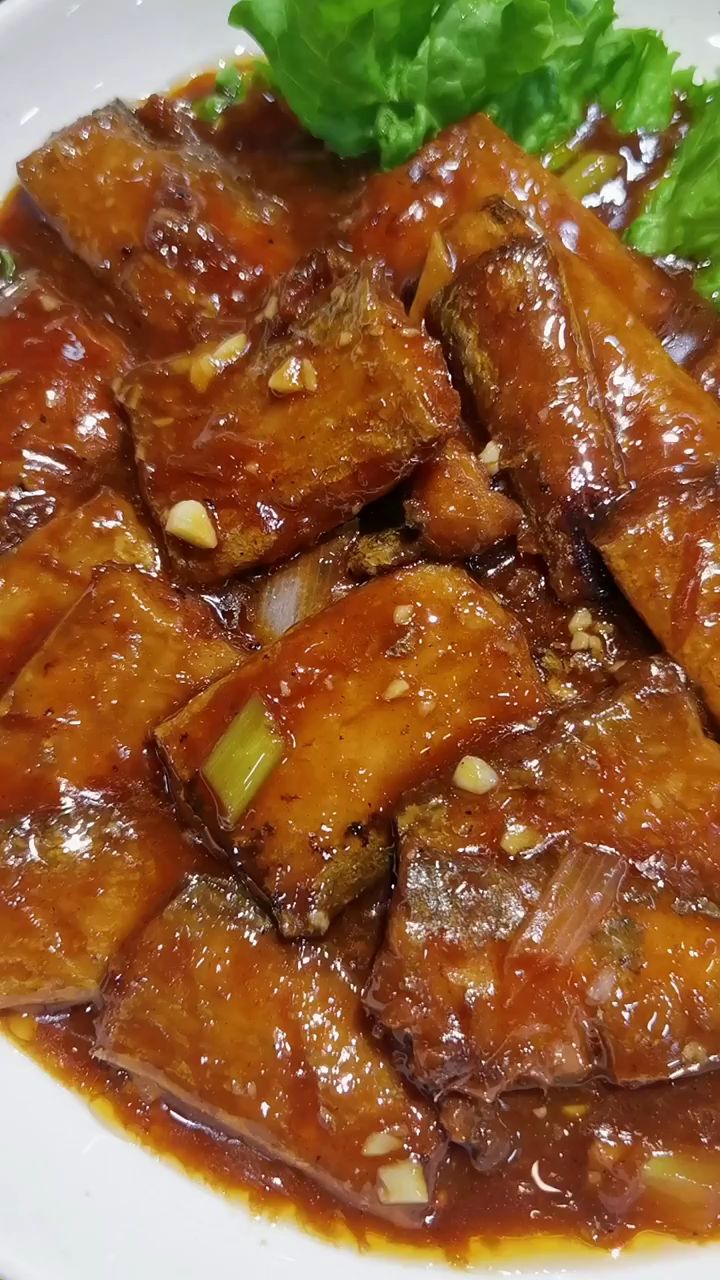 红烧带鱼味美色香.