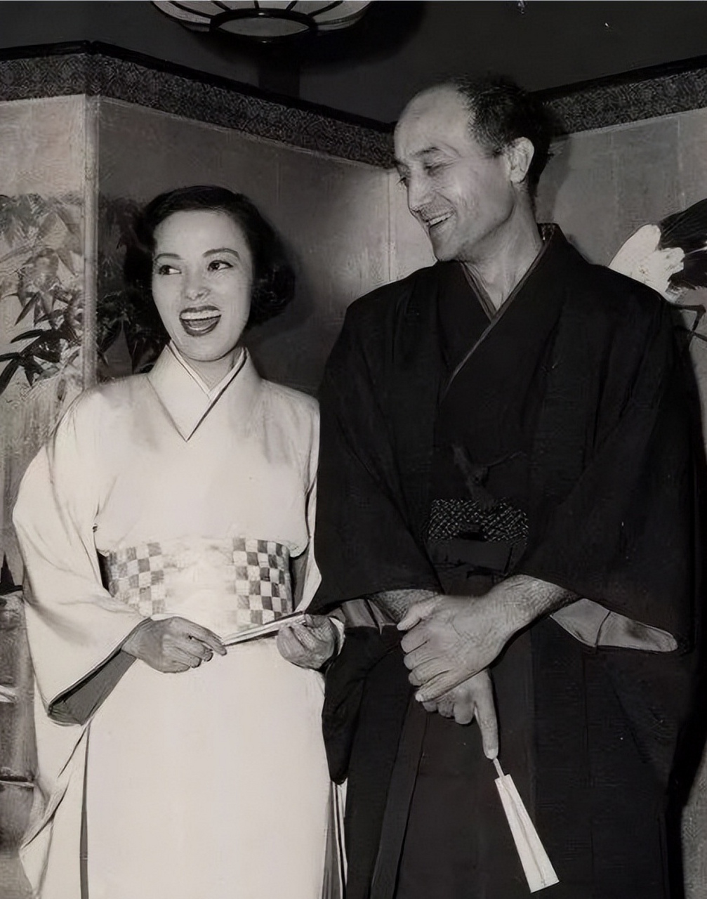 随后李香兰嫁给了当时为日本驻联合国大使的秘书官大鹰弘之后退出了