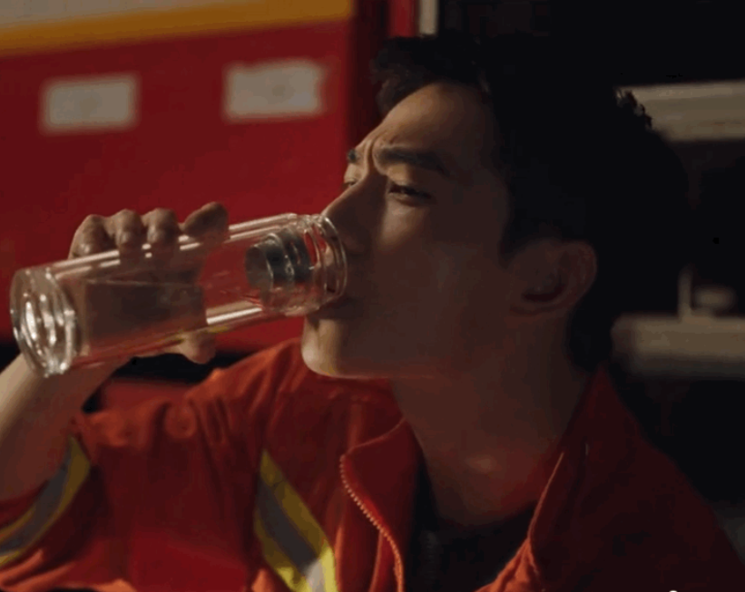 杨洋油腻刻意的演技,让很多观众直呼看不下去