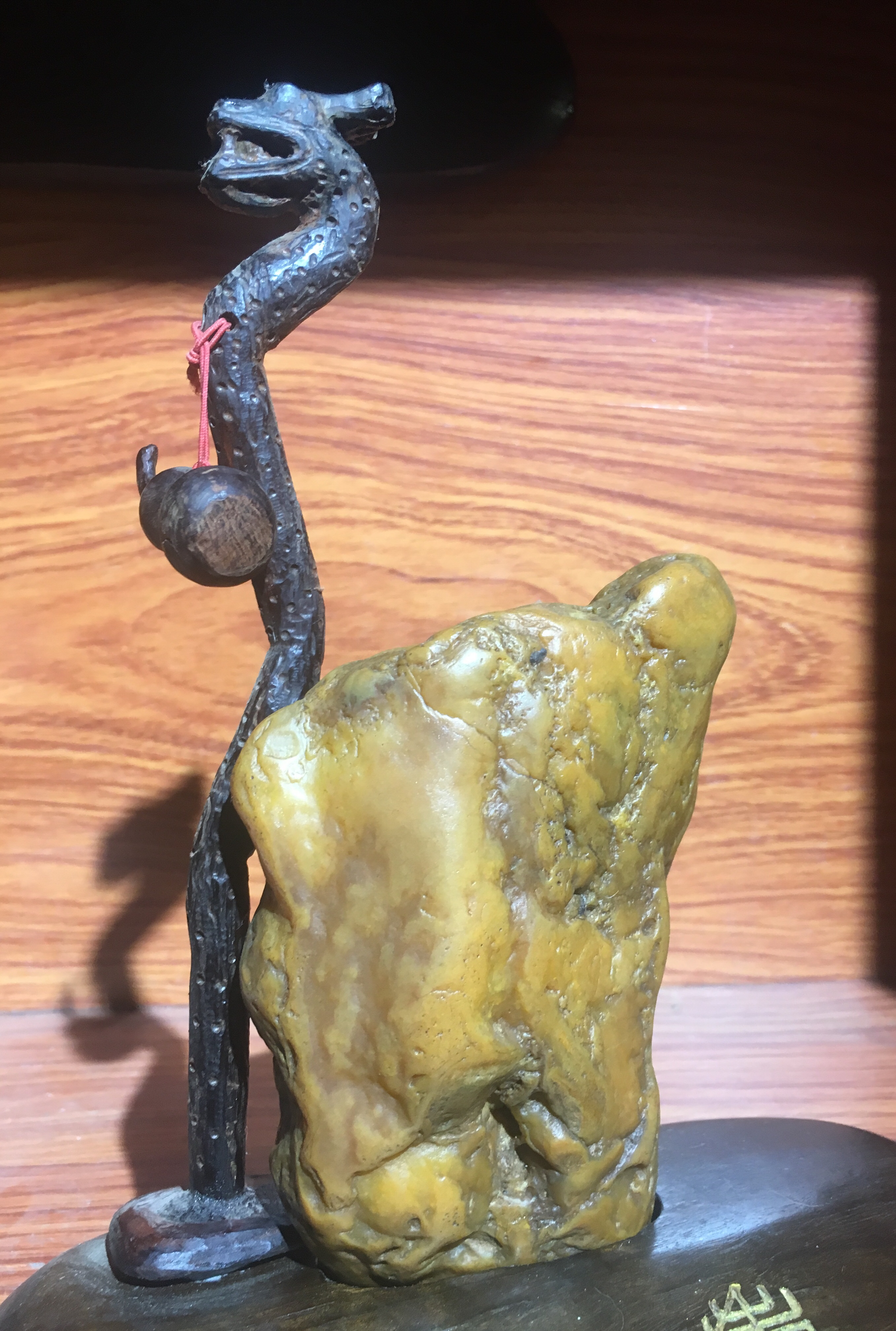 精品黄蜡石人物造型观赏奇石