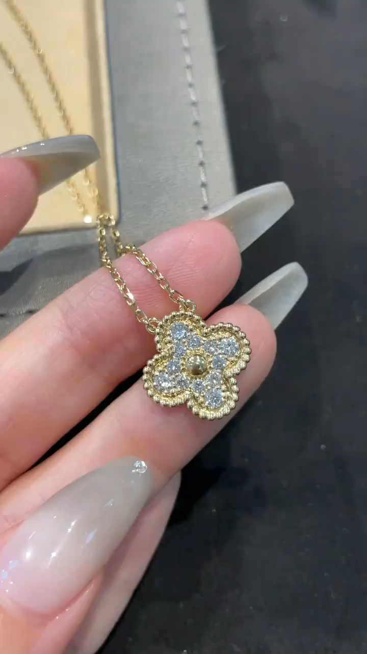 梵克雅宝 四叶草满钻项链#项链#高端轻奢饰品#同城-度小视