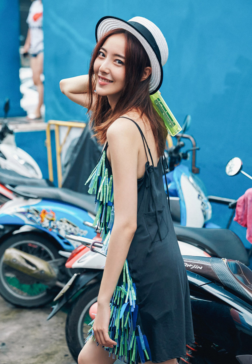 米露,1989年7月21日出生于河北省沧州市,毕业于北京服装学院,中国内地