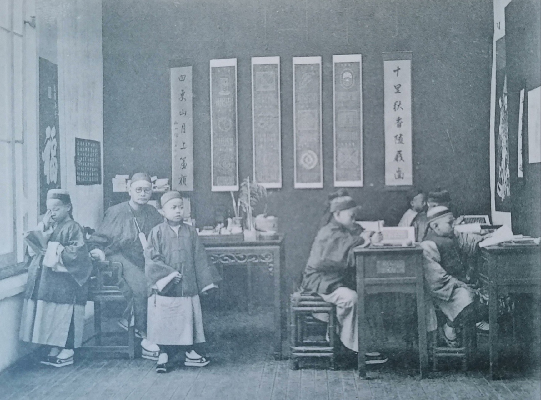 清朝时期私塾的上课情景.