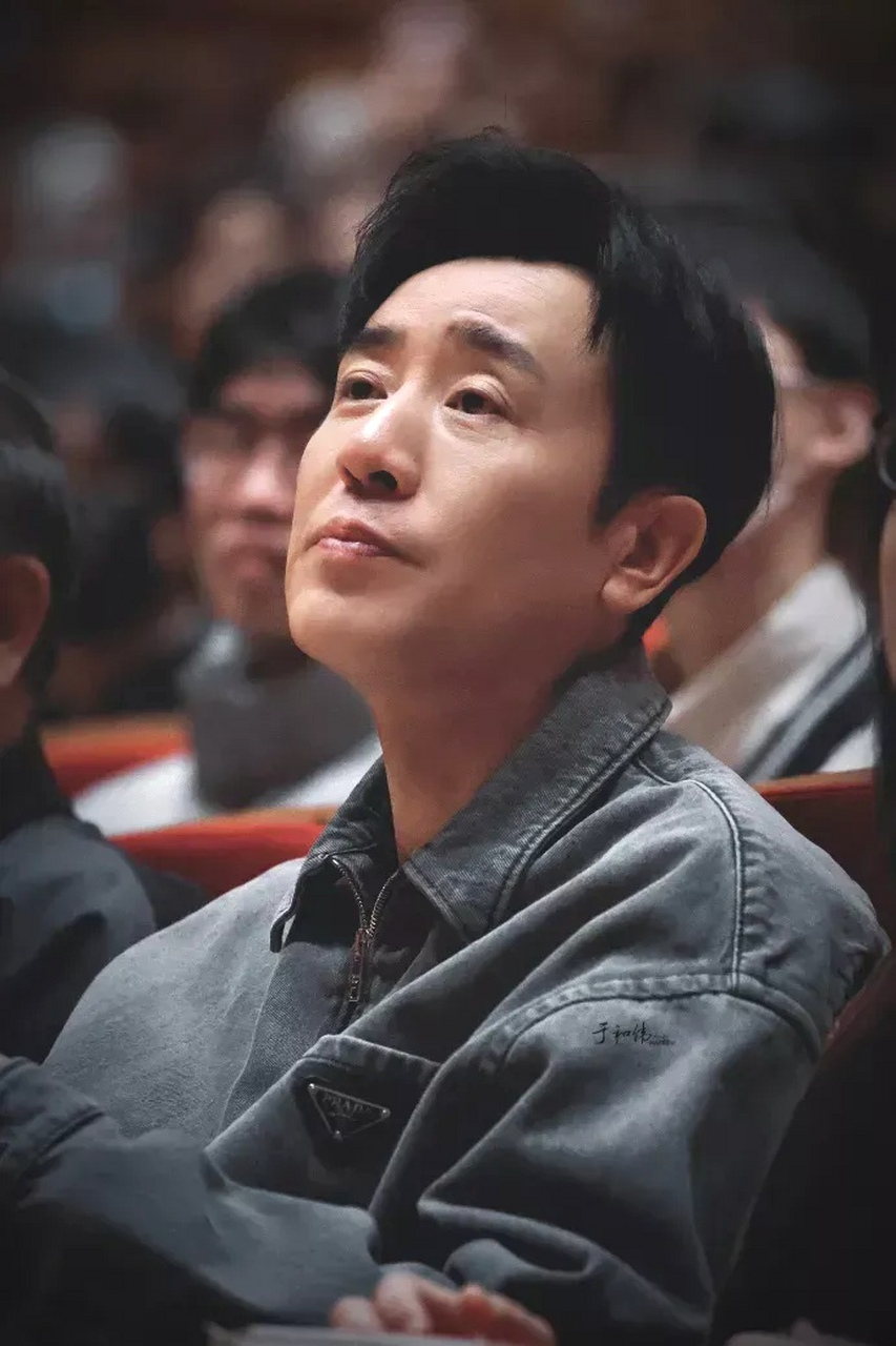 当红演员于和伟入住在一家酒店,为了能够好好休息,他特意挂上了"请勿