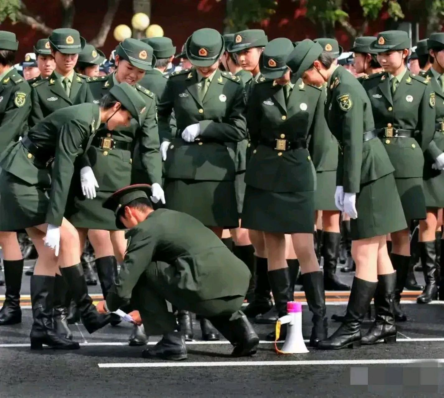 仪仗队女兵也不知怎么挑选出来的?