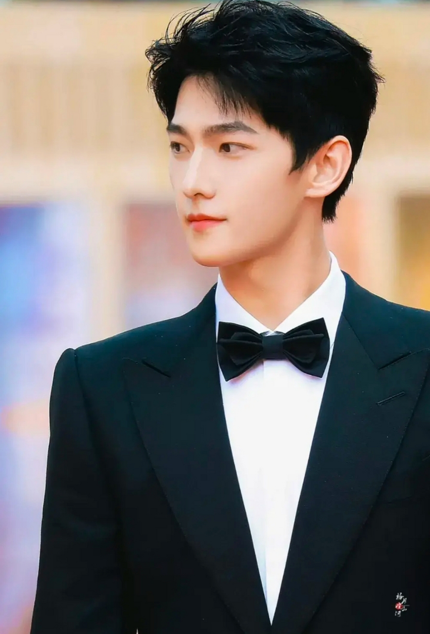 angelababy  杨洋 angelababy  杨洋 亮相华表奖红 毯,啥也不说了,就