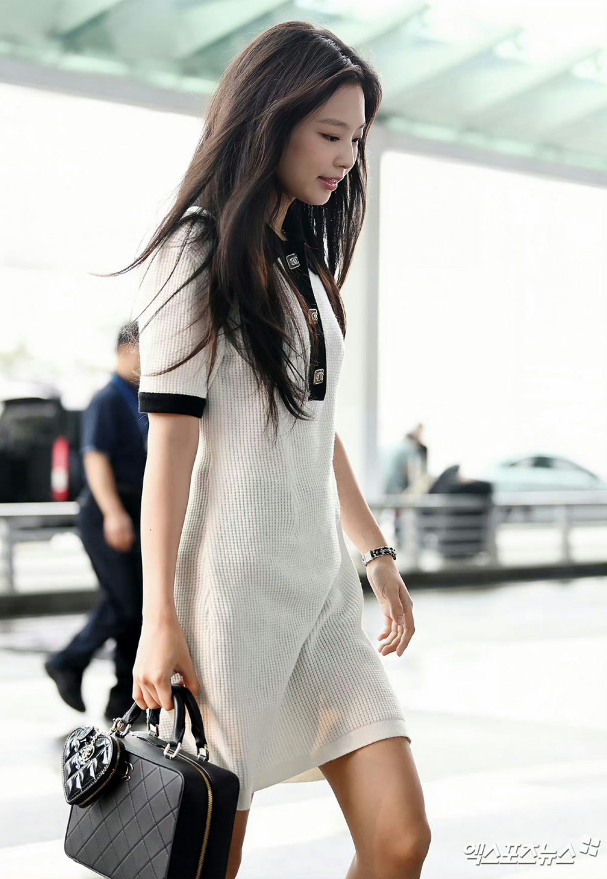 jennie机场私服街拍分享