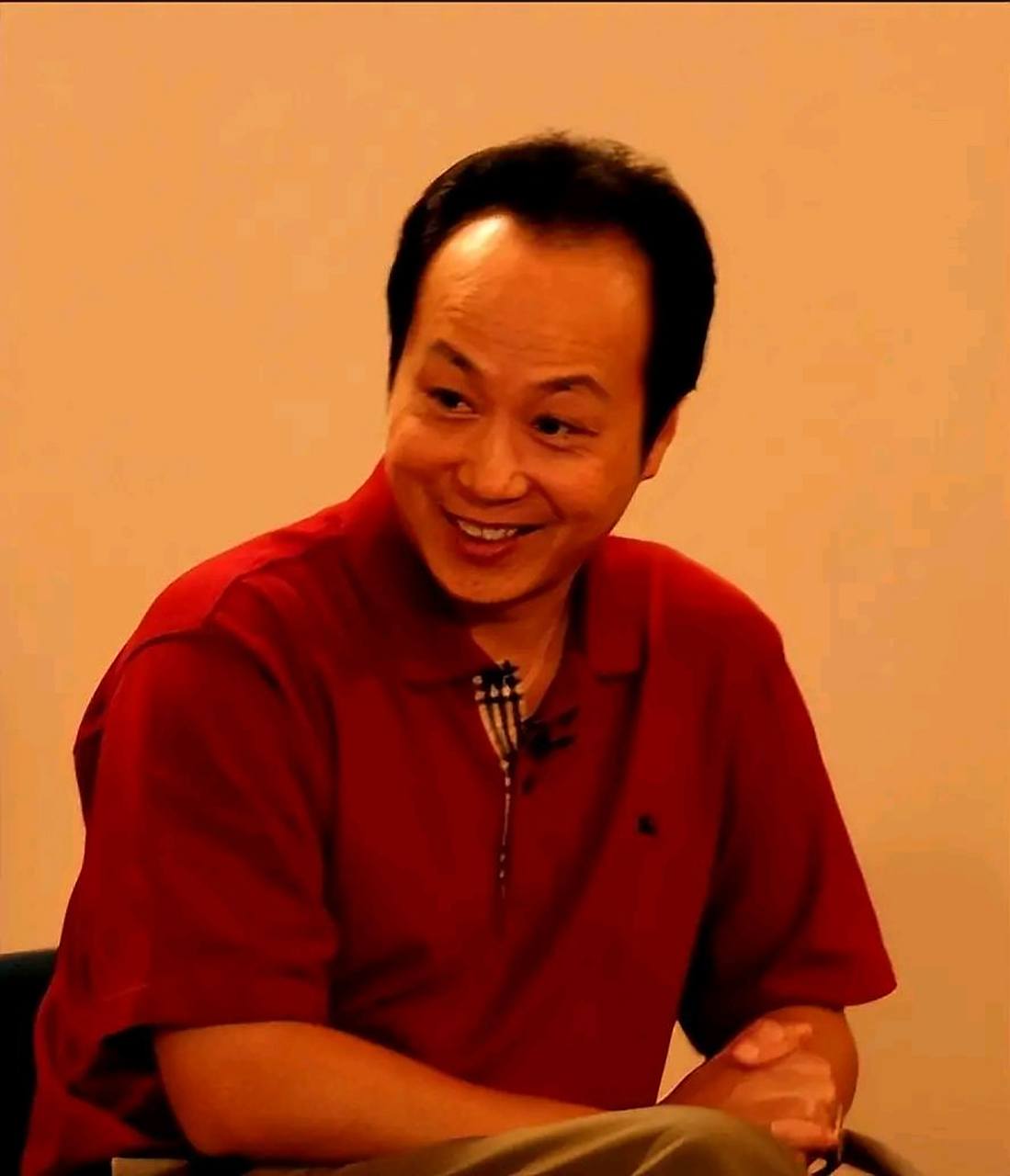 罗京是著名的主持人,他所主持的《新闻联播》陪伴了无数人的青春,可天