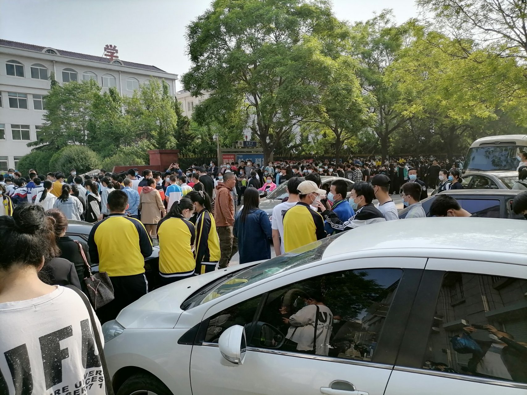 大连金州区,一年一次初升高体育测考,只有春华小学一个赛场,所以这里