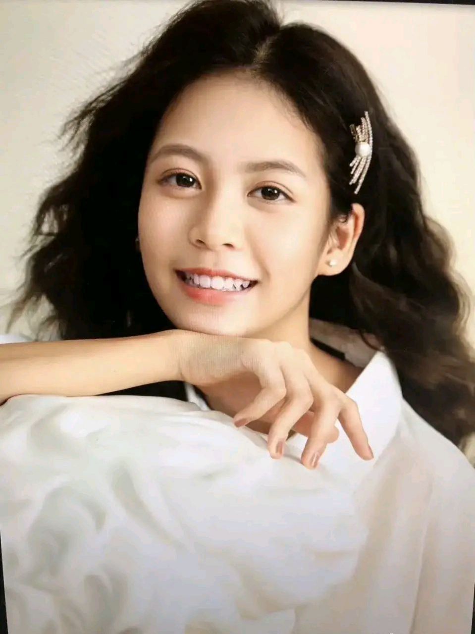 近日,翁虹女儿刘莳的颜值登上了热搜,一万票的优势也让她成为"星二代