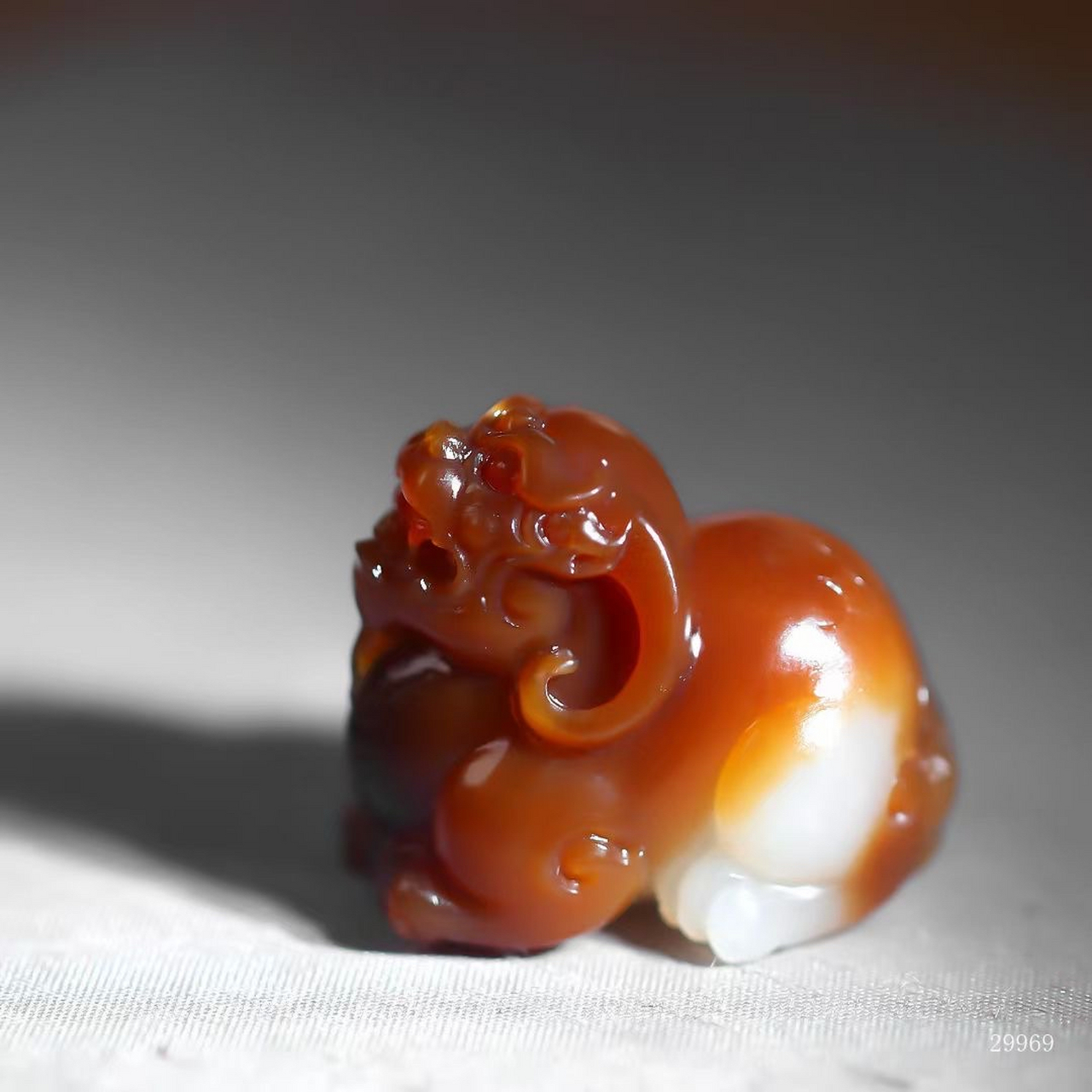 精致美物 【望天吼】精品且末料,糖白双色,鸿运当头,油润度极佳的上品