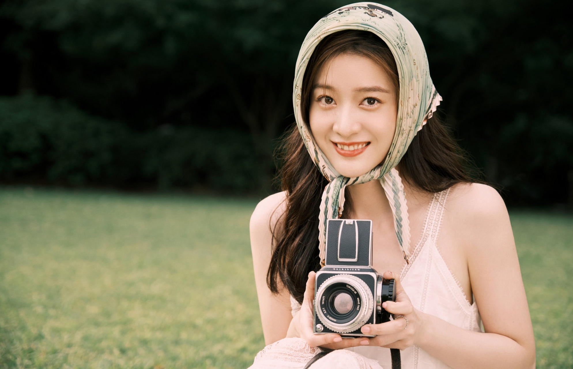 张雪迎# 一袭黄色针织裙套装,清纯甜美,娇嗔欲滴,俏皮灵动的小仙女