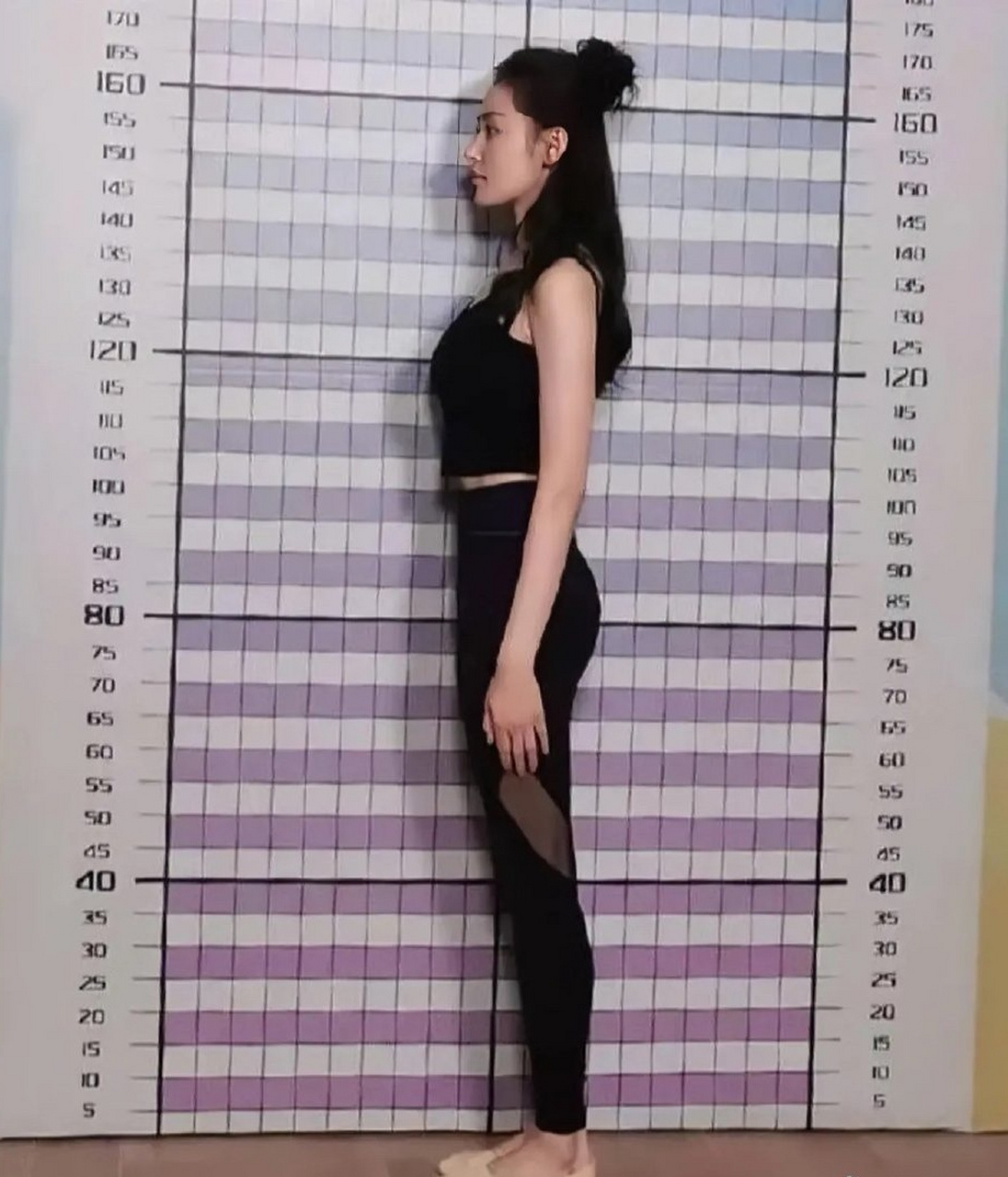 张天爱亲测身高,1米68千真万确,娱乐圈里这么勇敢的女星不多了. 67