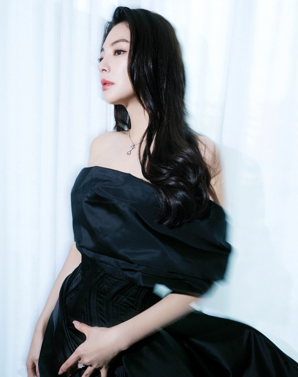 张雨绮戛纳电影节上迷人的瞬间