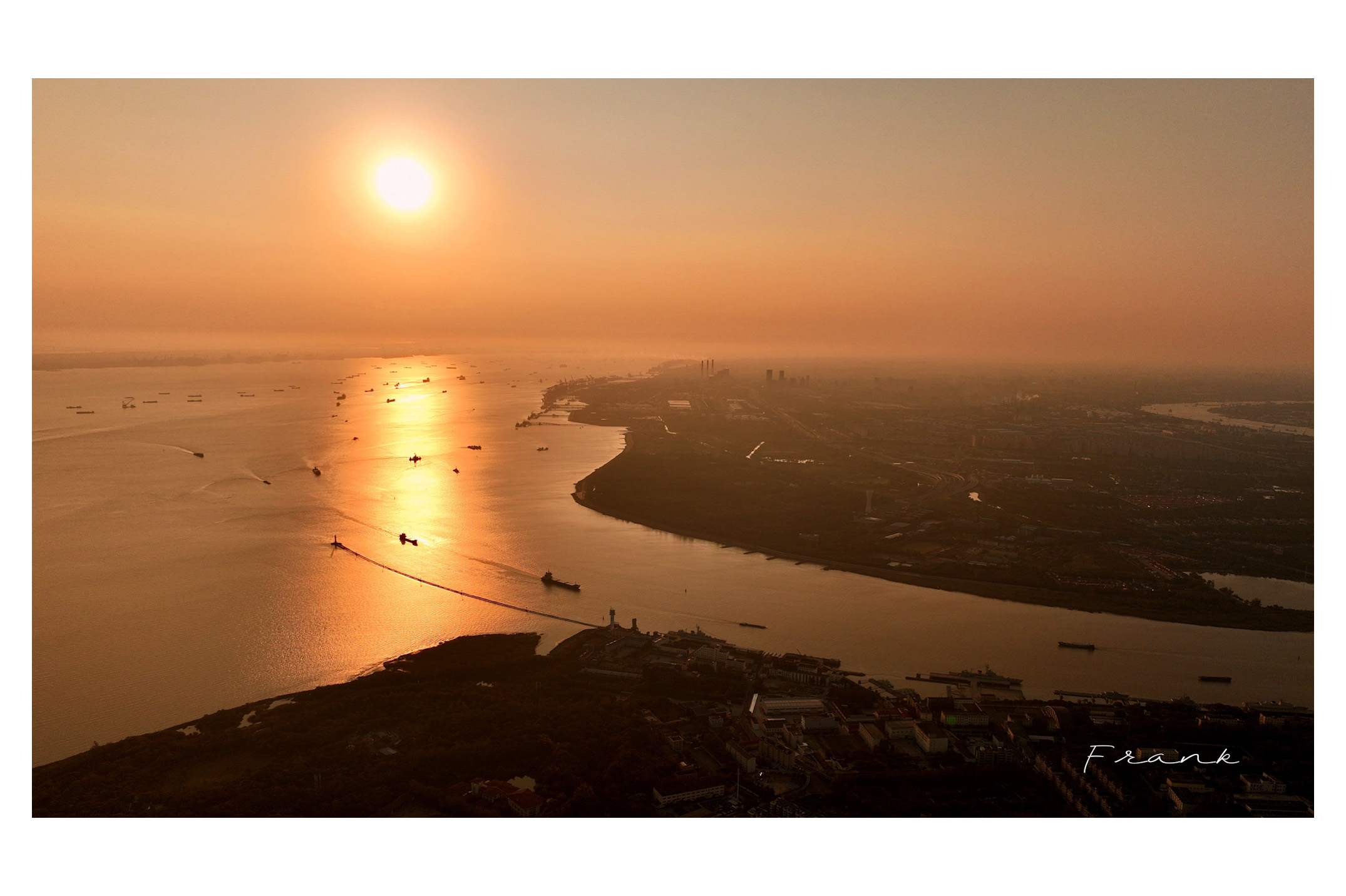 日出东方(航拍吴淞口)