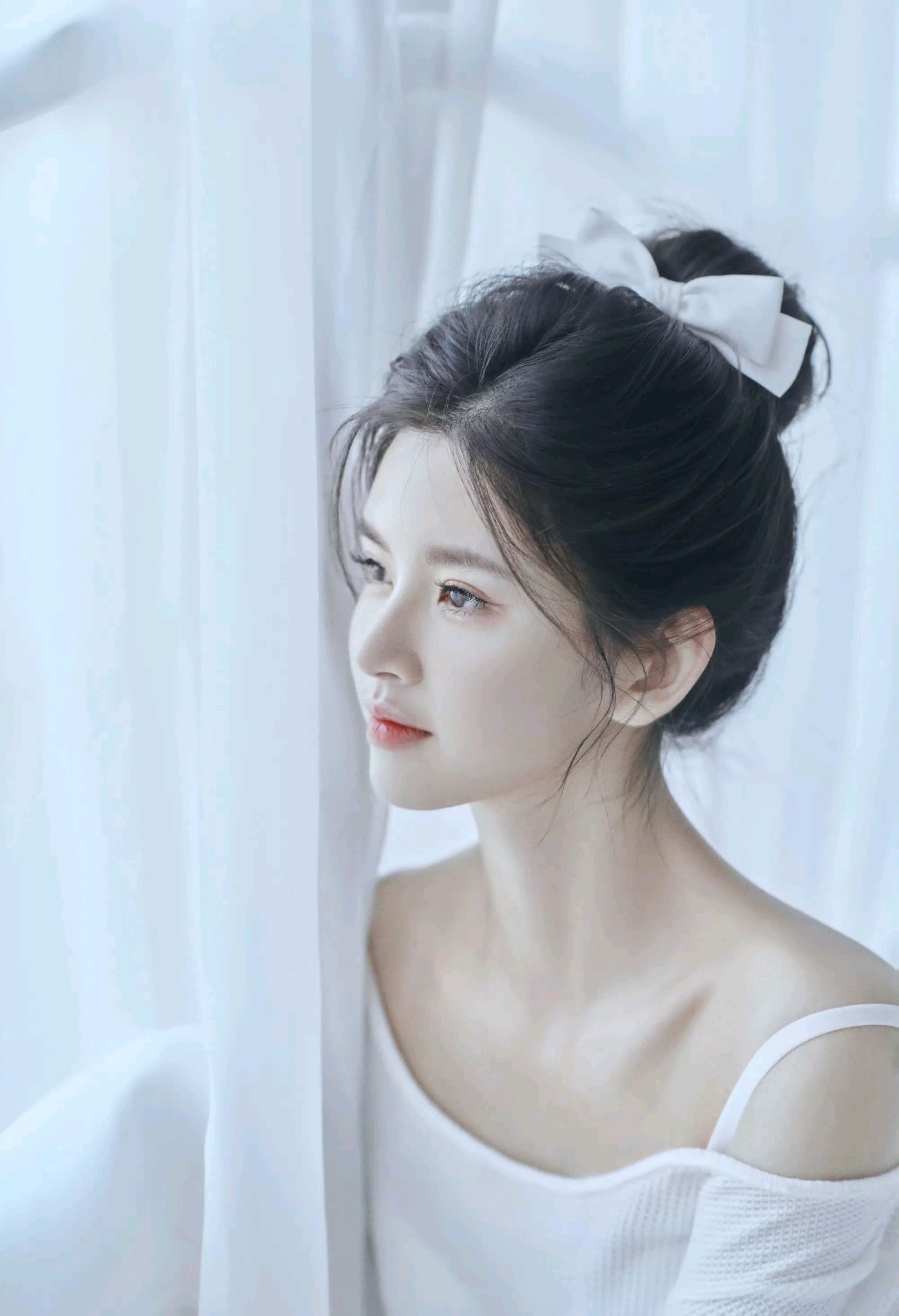 林思意皮肤白皙,清纯甜美,惹人怜爱