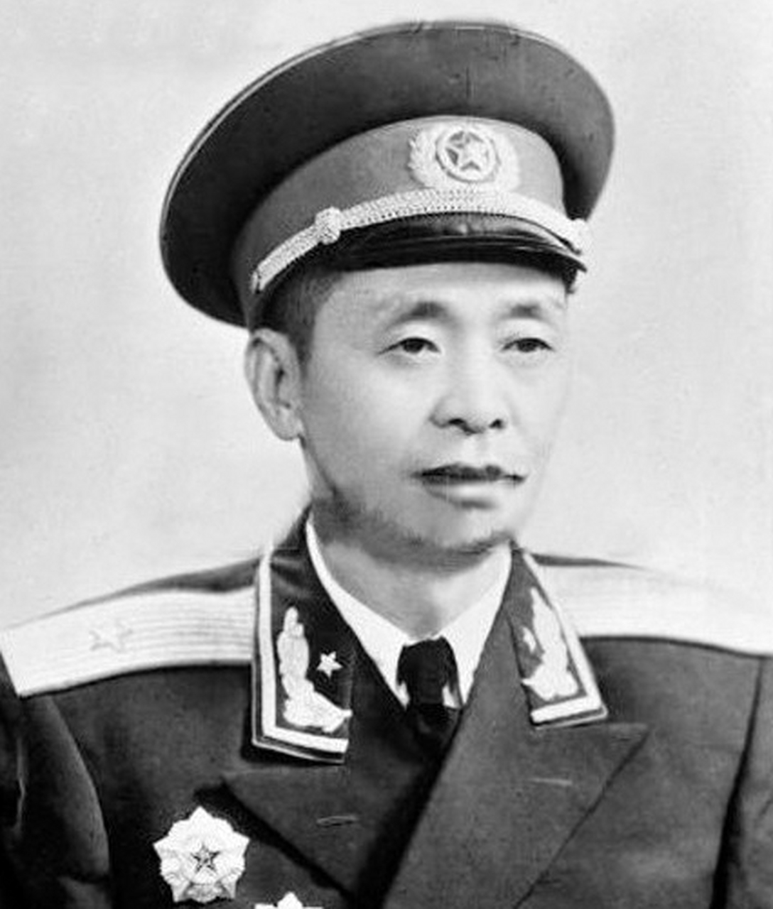 历史往事# #历史人物# 农民将军甘祖昌 甘祖昌,江西省莲花县人,中国