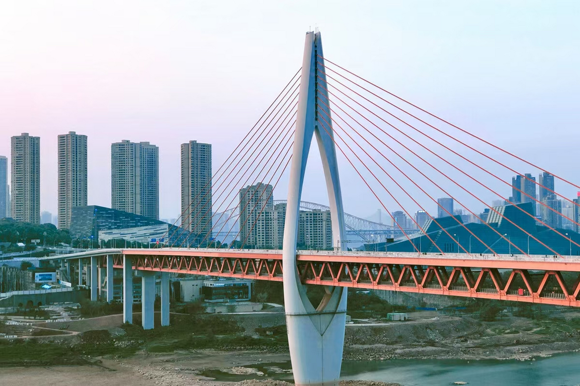 穿行7座,跨越一座大桥96感谢限号,让我每周一次可以领略重庆桥都的