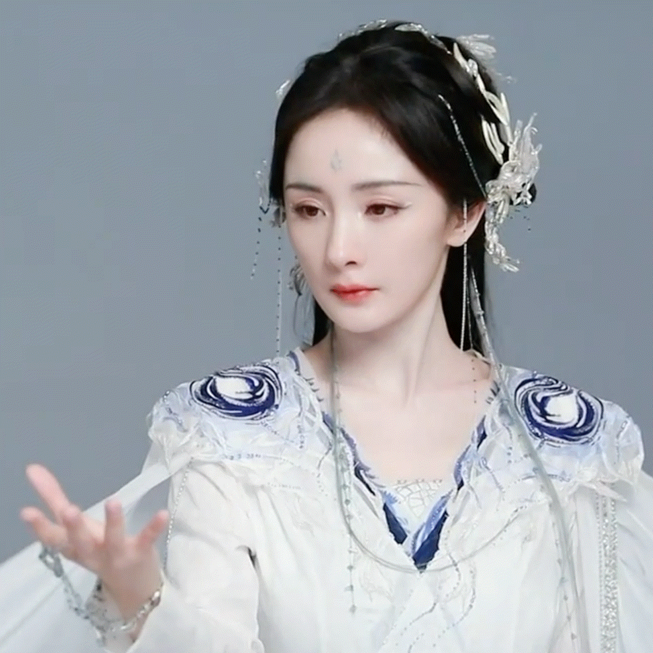 杨幂狐妖小红娘涂山红红定妆照,就冲这颜值就很令人期待了!