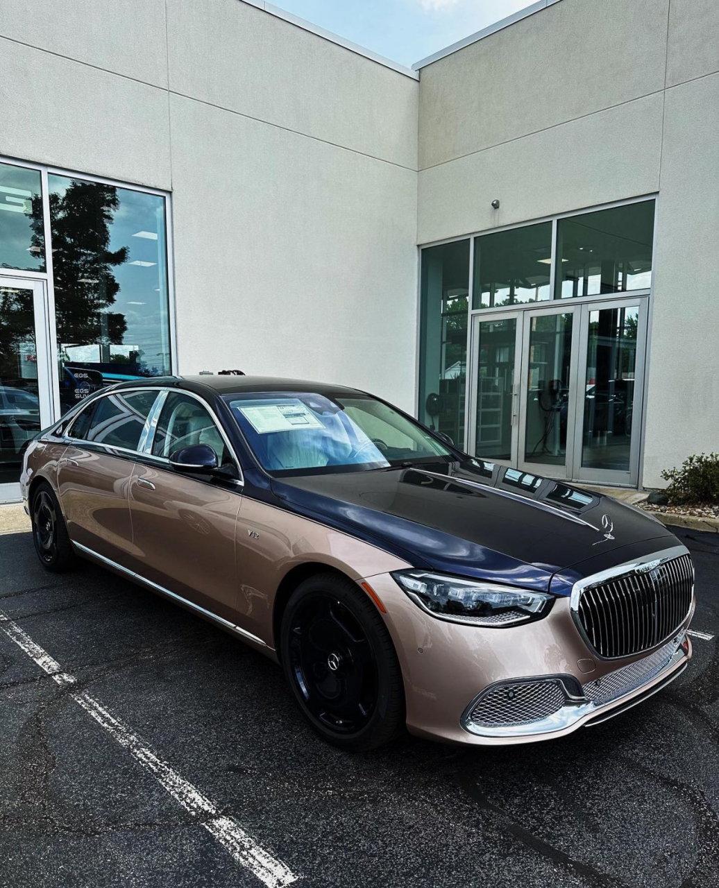 迈巴赫s680顶级奔驰豪华车型,外观浅玫瑰金/海岳蓝,时尚豪华大气上