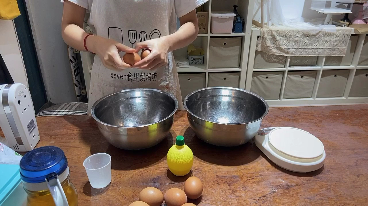 小凡教大家做健康美味戚风胚,看了自己在家就能做蛋糕!
