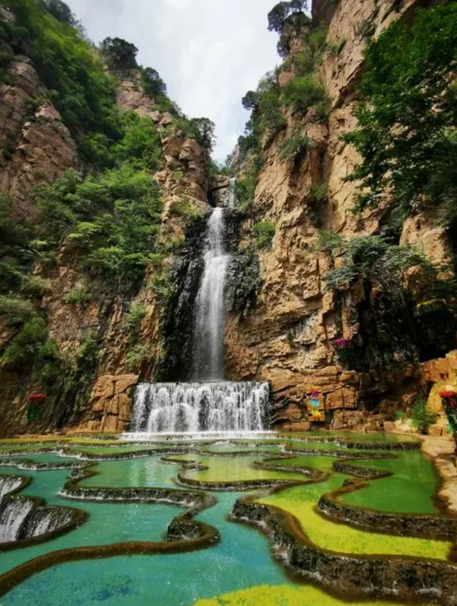 石林峡风景区,位于北京市平谷区,犹如自然的大观园,将人文景观与科技