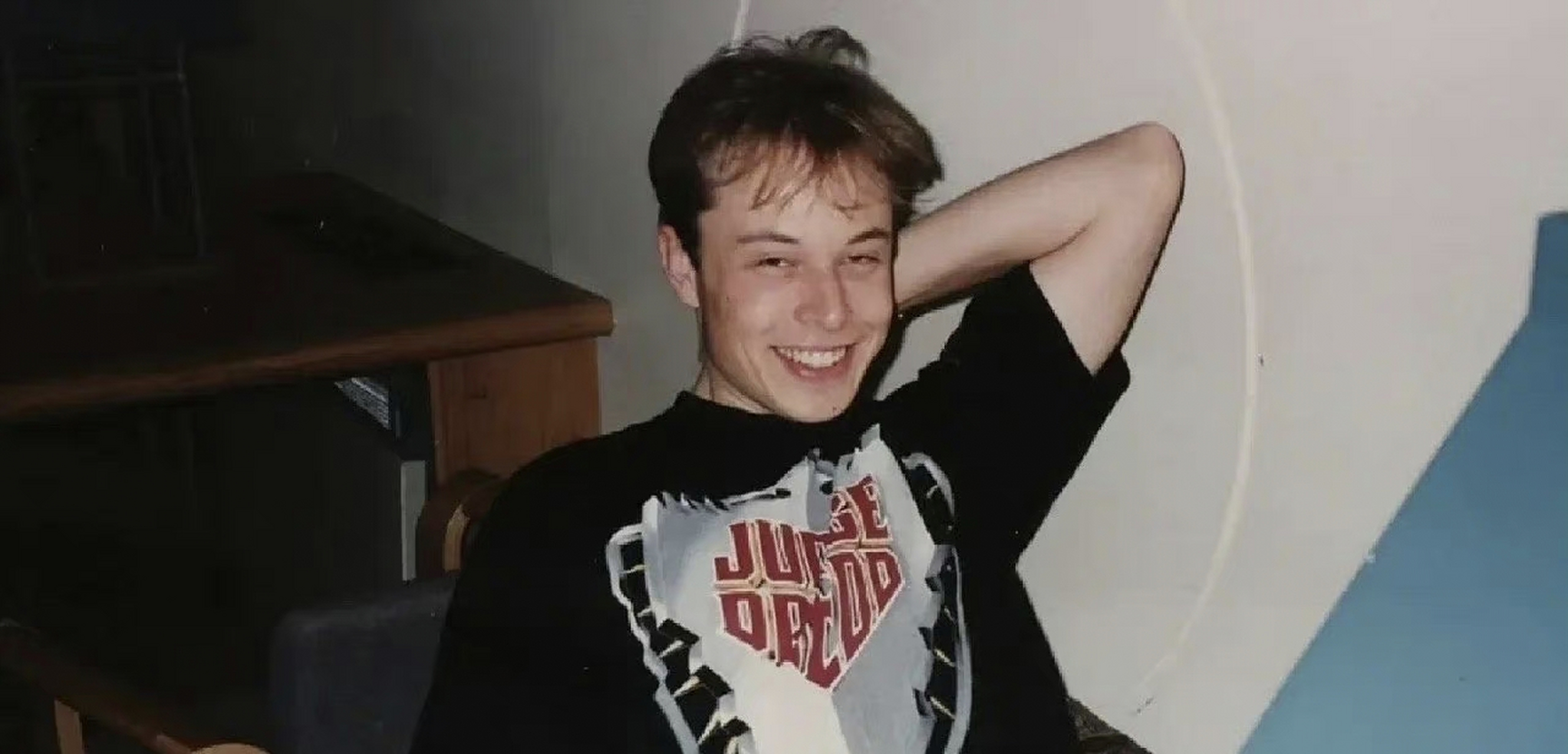 年轻时的马斯克,还挺帅的,正宗的暖男一枚.