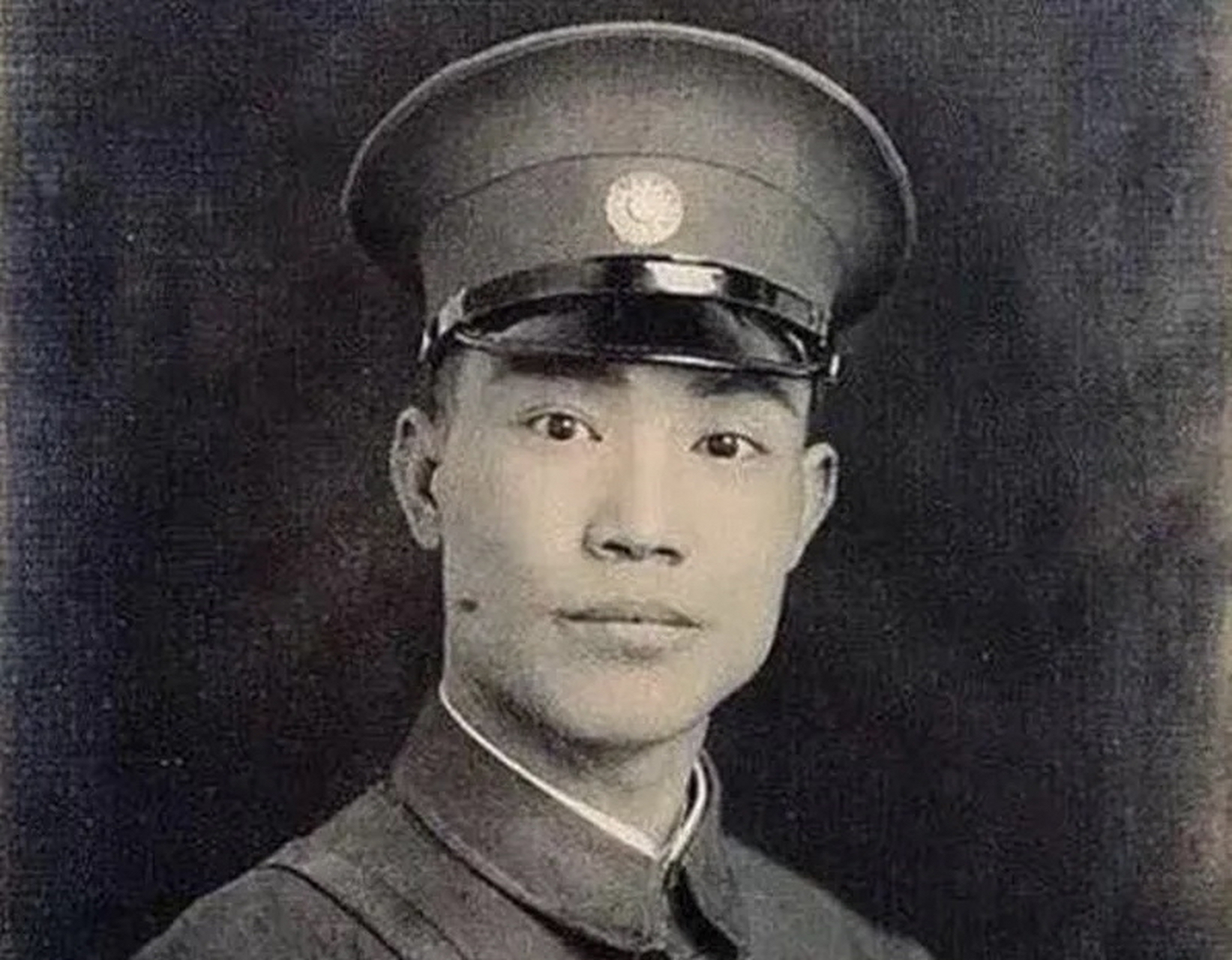 1925年,陈诚上了床,妻子吴舜莲梳洗一番,手刚摸到床边,就被一把推开.