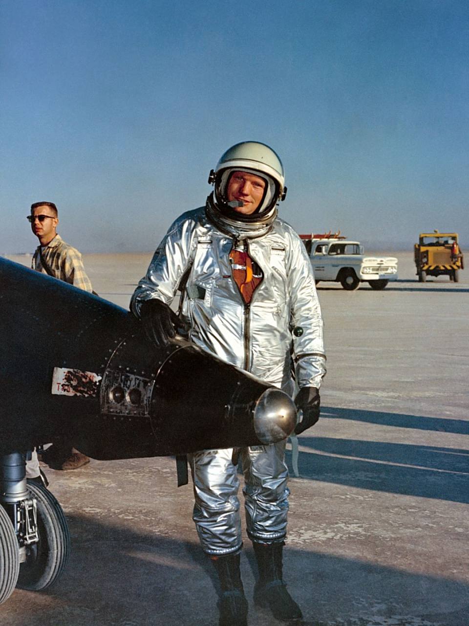 尼尔·阿姆斯特朗(neil armstrong) 尼尔·阿姆斯特朗是第一位登上