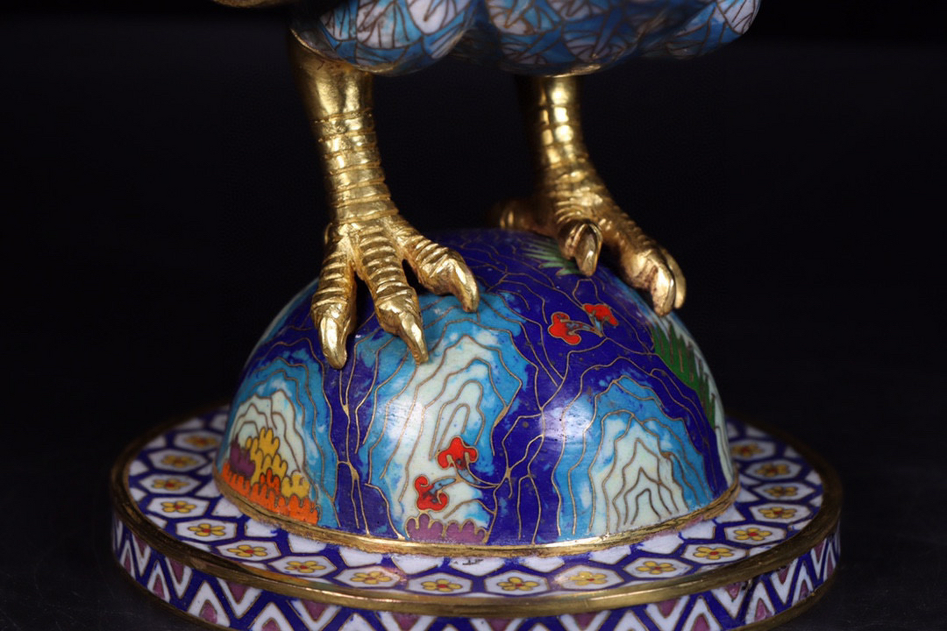 回流:乾隆年製铜胎掐丝珐琅彩鎏金雄鸡一对. 规格:高33厘米,长18.