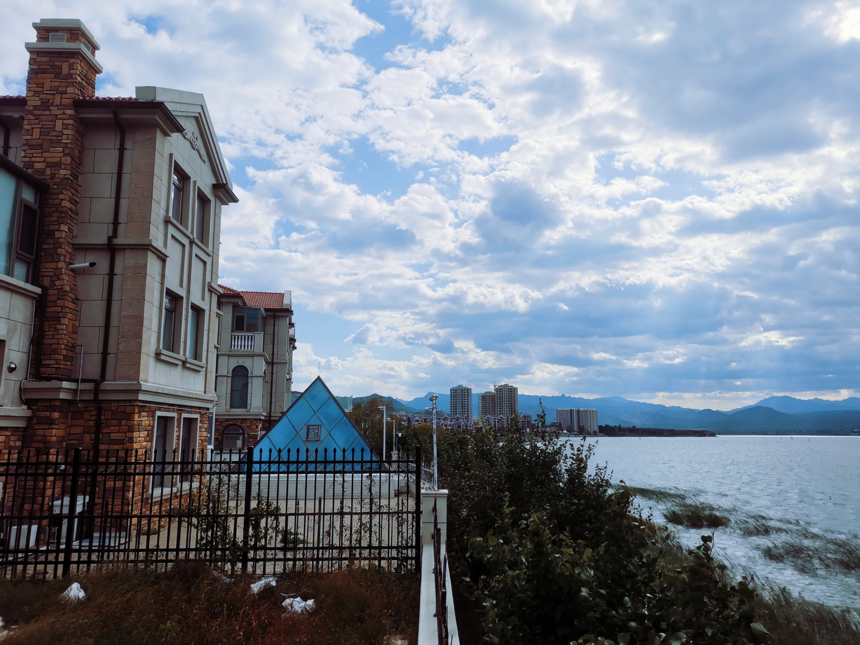 拉斐水岸:享受优雅生活,拥抱亲水时光,尽览官厅湖美景  在这里,您将
