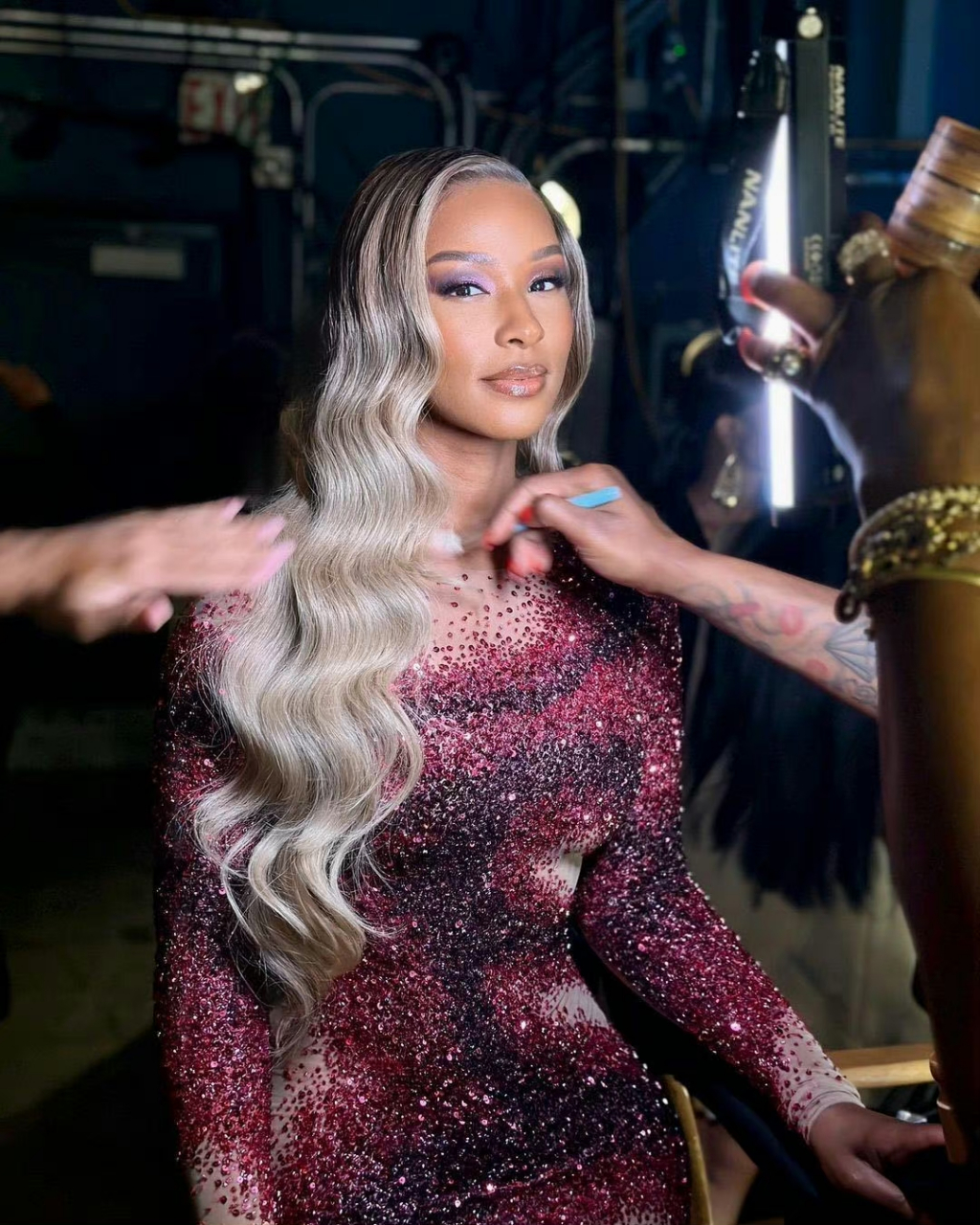 詹姆斯老婆萨瓦娜确实漂亮,而且是年纪越大越漂亮.