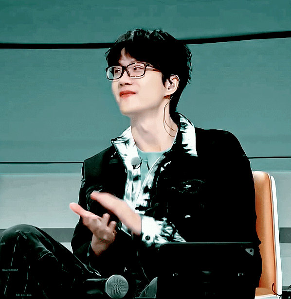 腹有诗书气自华的许嵩由内而外的帅气不愧是我们的青春