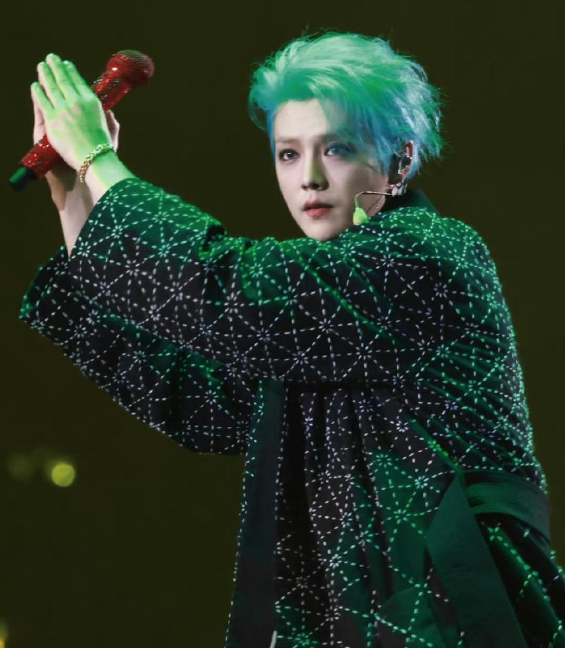 我的青春回来了,鹿晗回归exo造型,蓝发确实惹人爱!