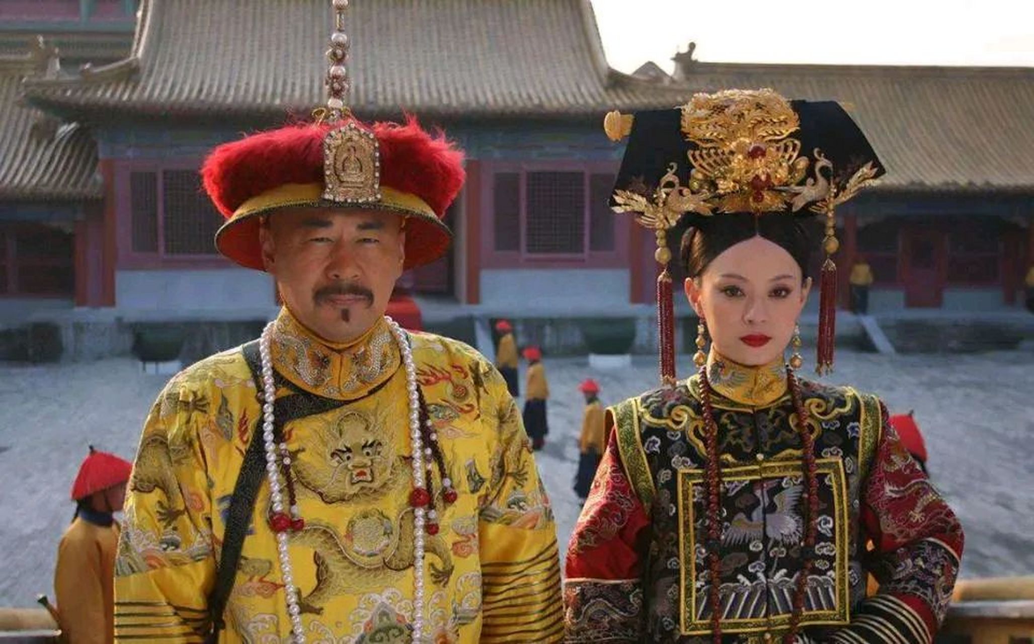 乾隆请示母亲,将来是否和雍正合葬,没想到,皇太后冷冷回复:"不必,我不