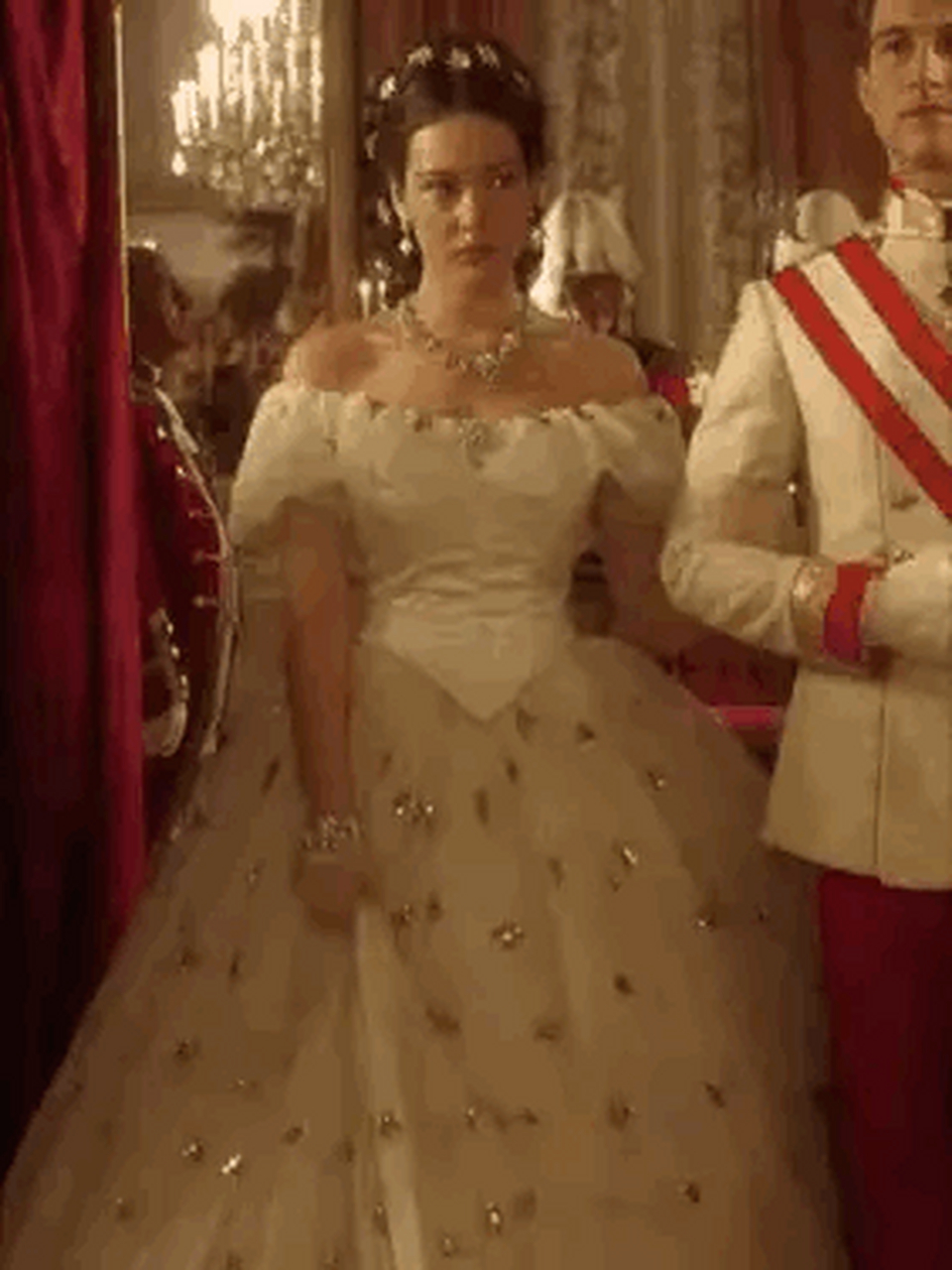 动态创作月# 2009版的电影《茜茜公主》,造型师复原了历史上茜茜公主