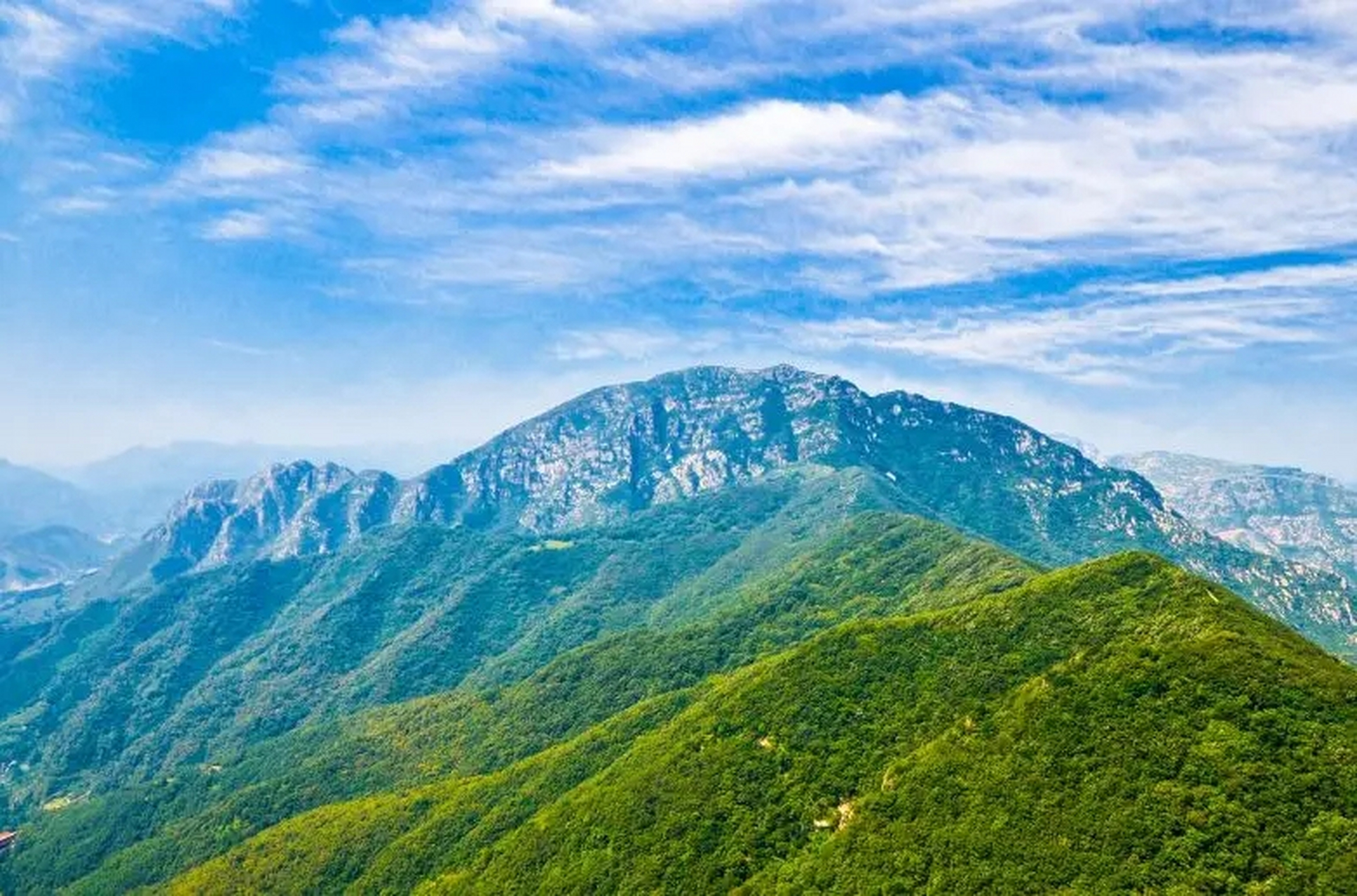 和朋友在禹州办完事,拐弯游览被誉为许昌屋脊的大鸿寨.