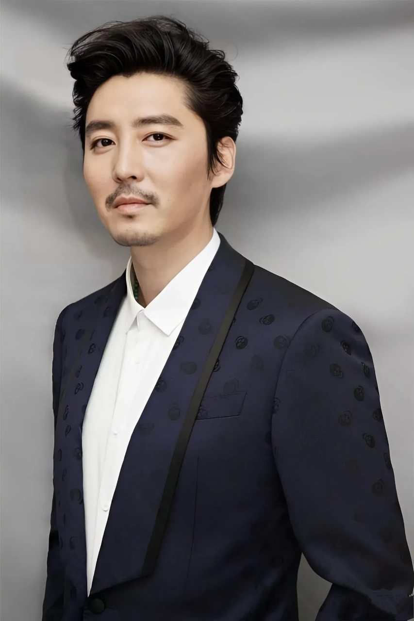 王龙正,1980年3月13日出生于天津市,中国内地影视男演员,毕业于中央