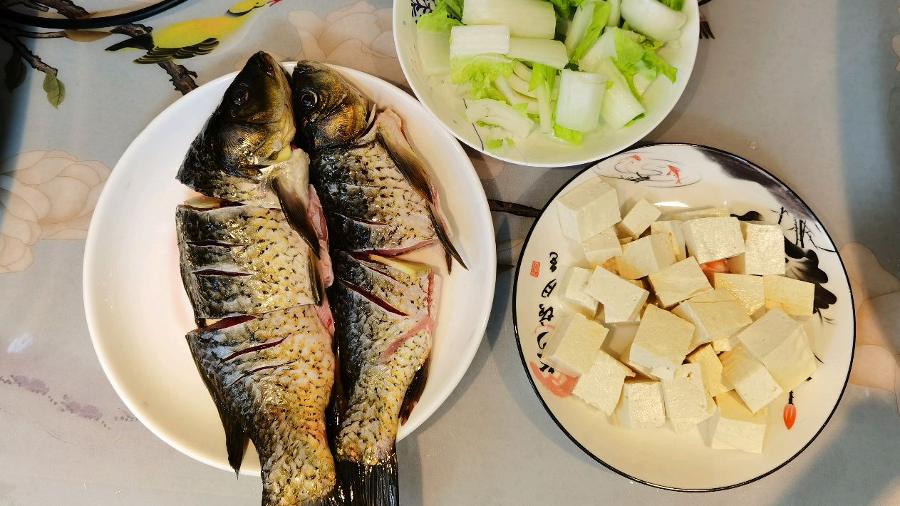 智能烹饪,白菜鲫鱼豆腐汤,标准是奶白色,但要香美,最后放入它