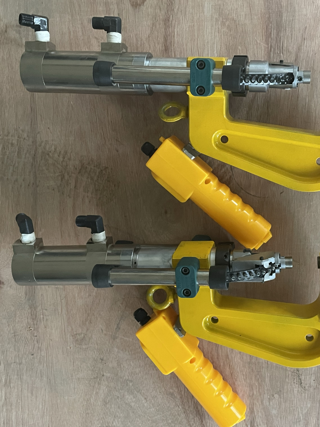 武汉贝瑞克3.4毫米自穿刺铆钉机,自穿刺铆接设备