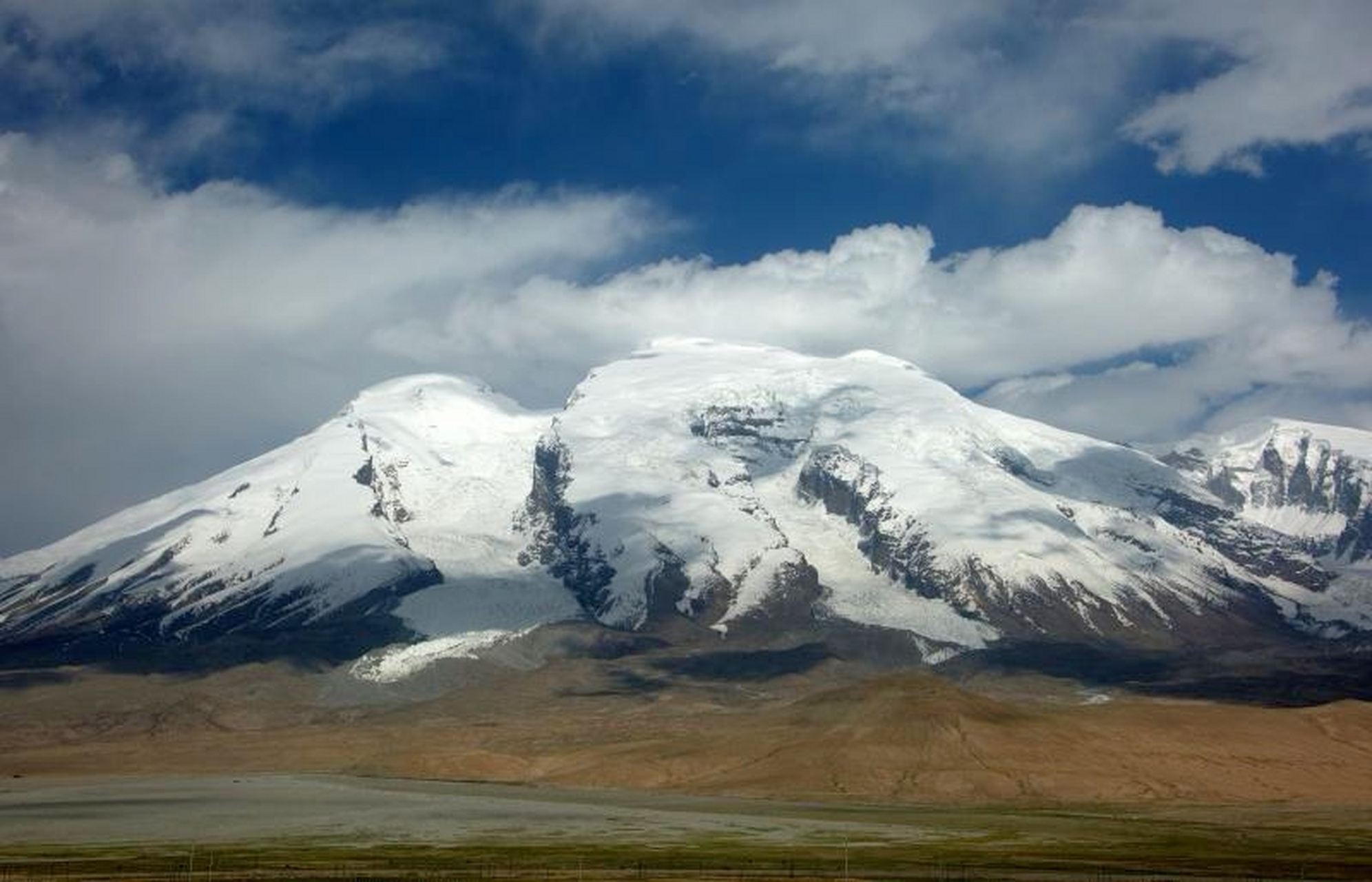 新疆南疆帕米尔高原最美的雪山,湖泊,慕士塔格峰,白沙山-白沙湖.