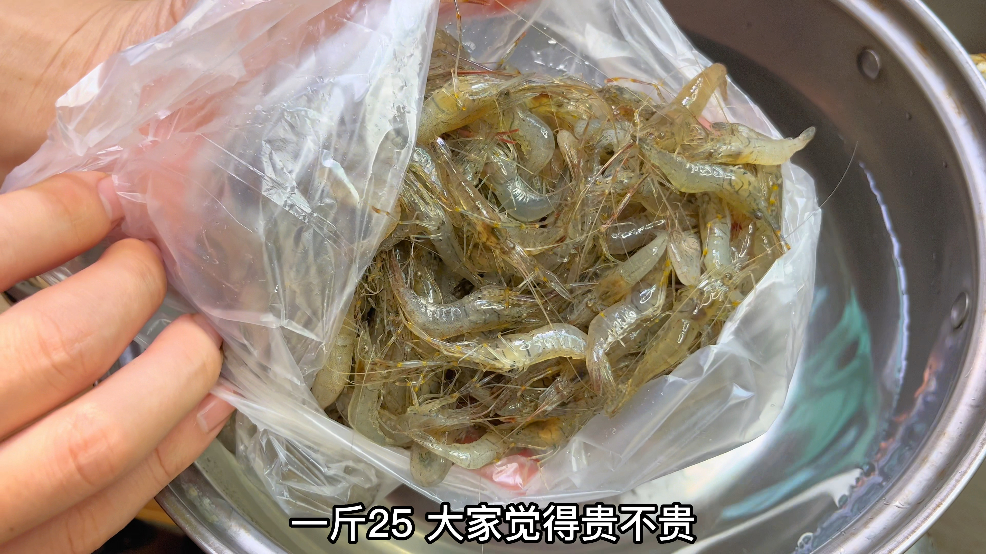 河虾怎么做下酒下饭?大厨教你这样炒,咸鲜微辣,壳酥肉香