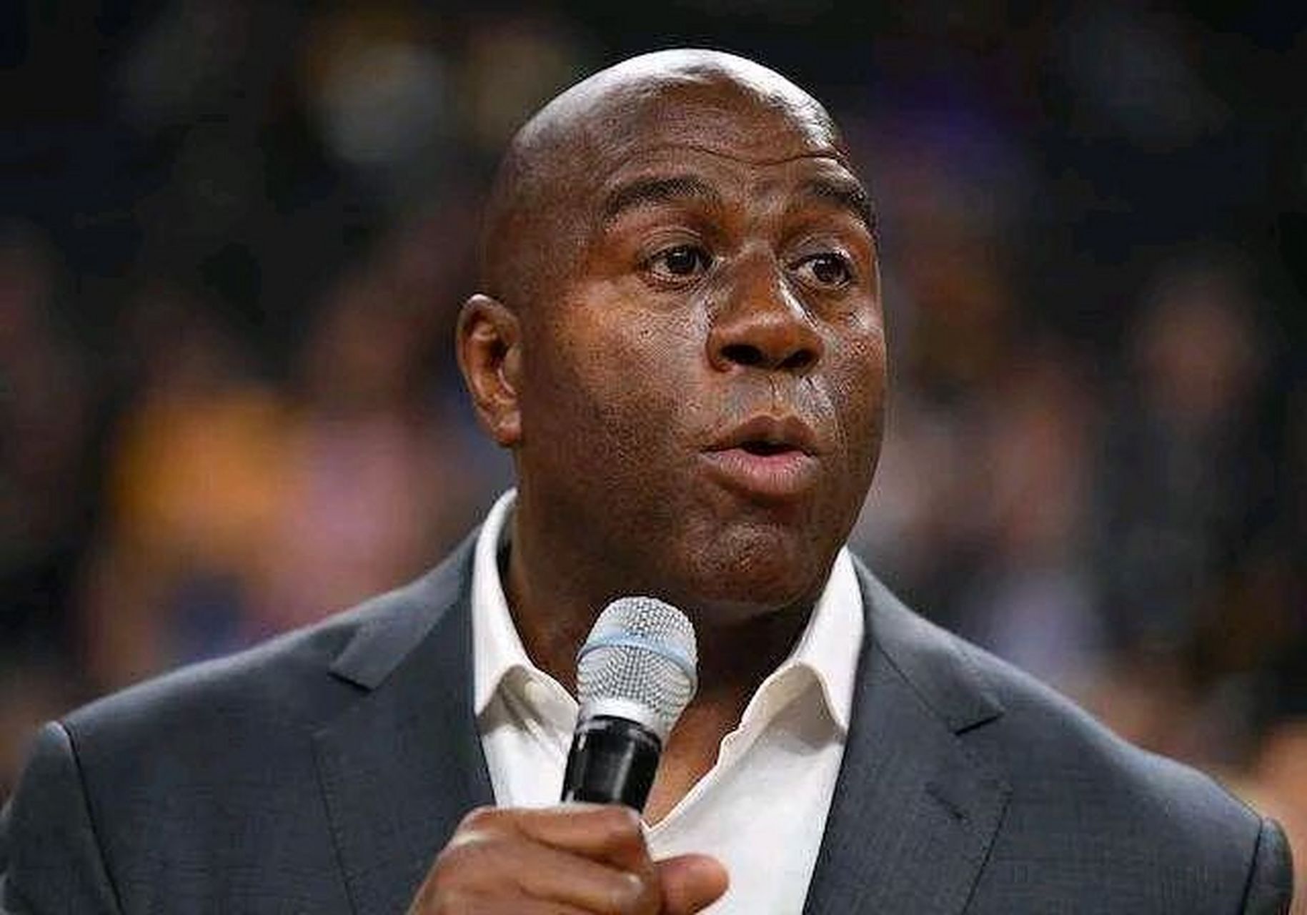 魔术师·约翰逊评nba历史最佳阵容!