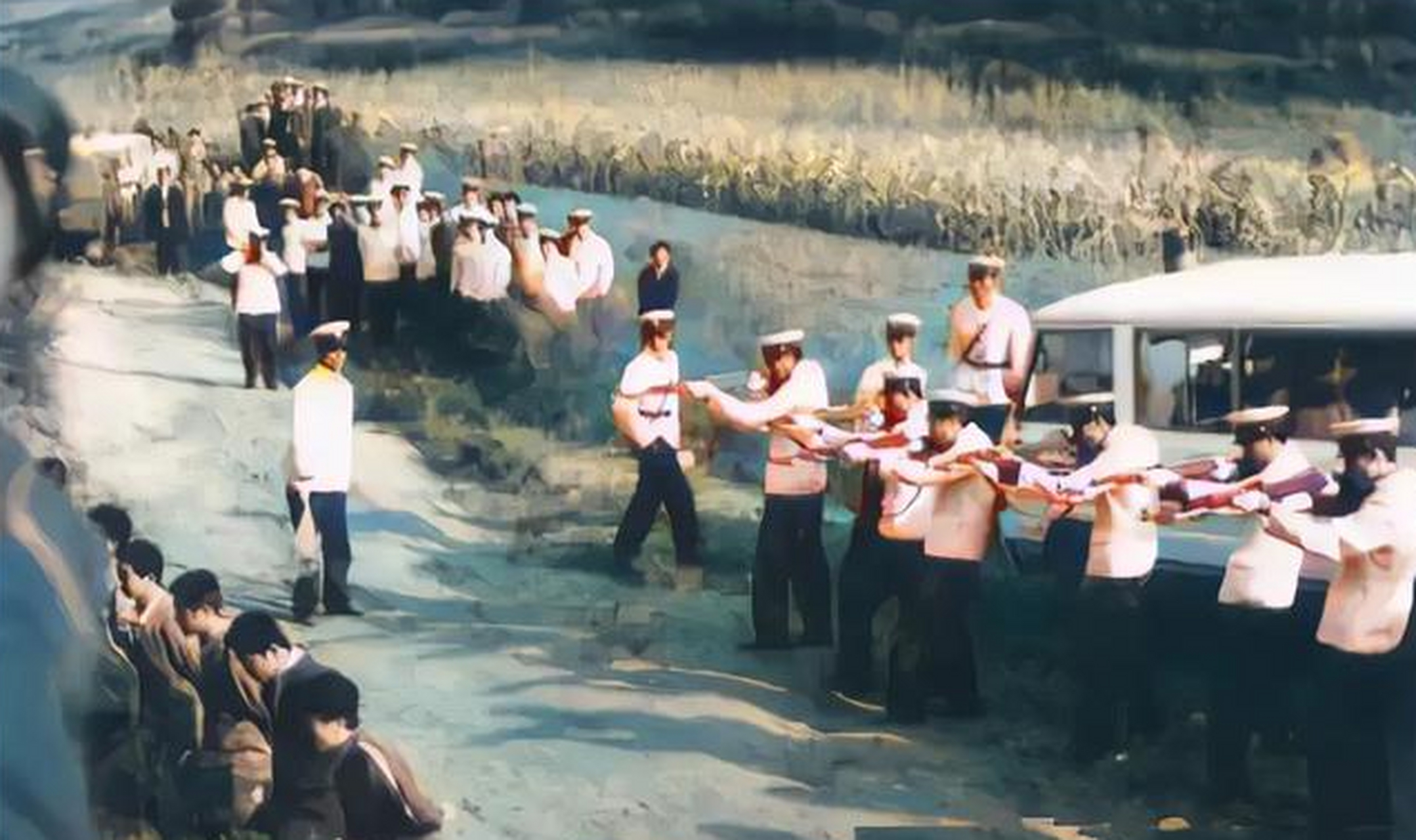 1983年,全国处于严打期间,这是一组公开处决死刑犯的影像.